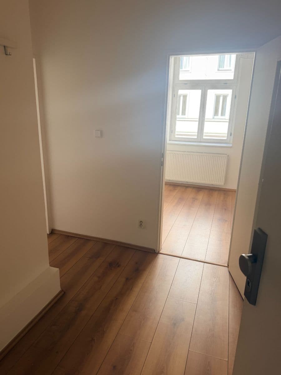 Prenájom bytu 1-izbový 40 m², Sokolovská, Praha, Praha Prenájom bytu 1-izbový 40 m², Sokolovská, Praha, Praha