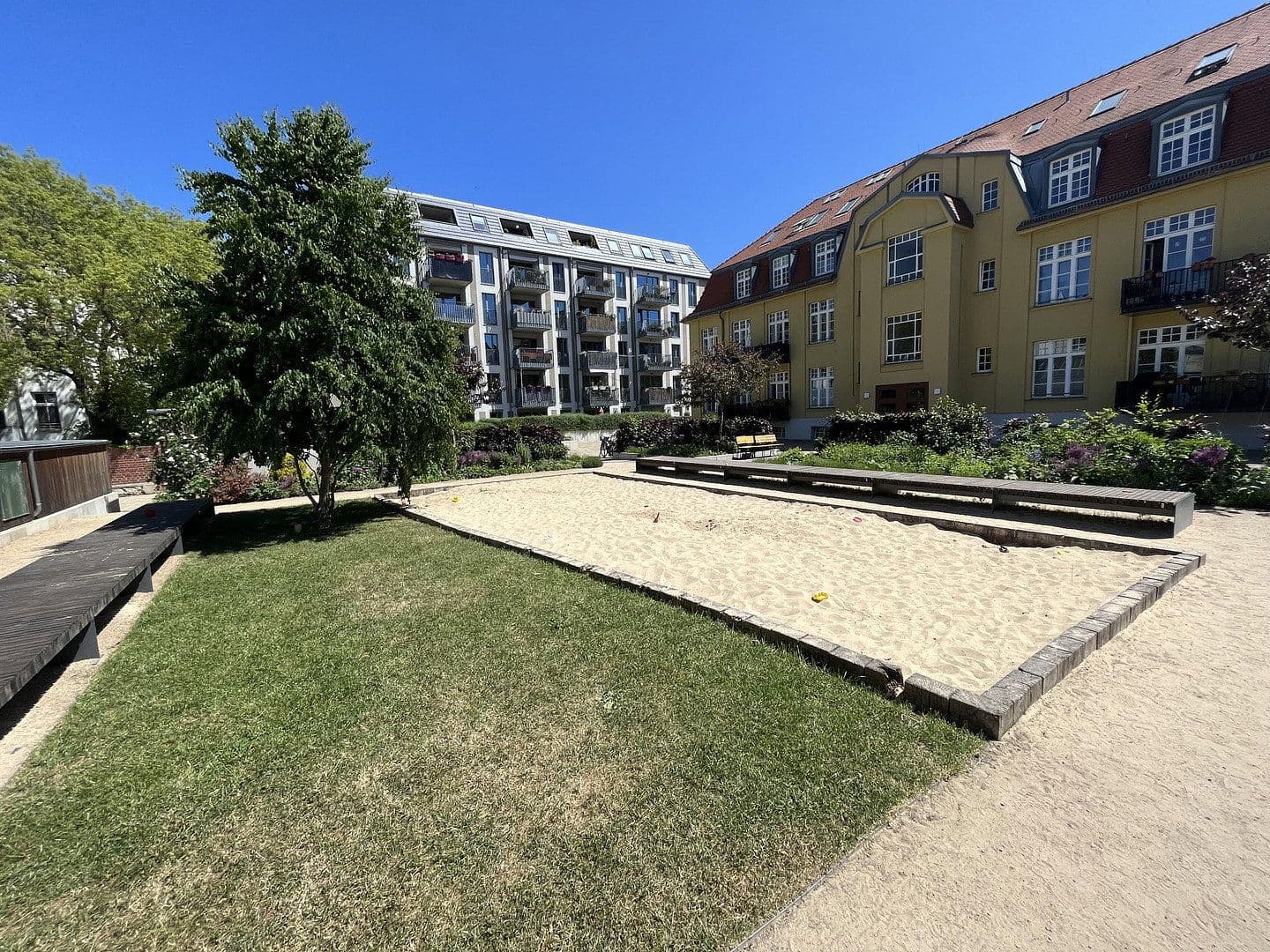 Prenájom bytu 4-izbový 108 m², Gounodstrasse 57, Berlin, Berlín Prenájom bytu 4-izbový 108 m², Gounodstrasse 57, Berlin, Berlín
