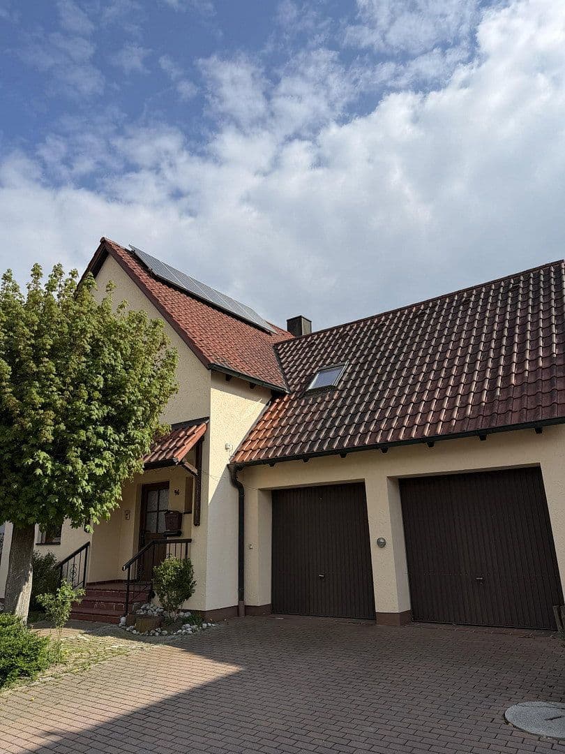 Predaj domu 150 m², pozemok 569 m², Banater Straße 46, Neutraubling, Bavorsko Predaj domu 150 m², pozemok 569 m², Banater Straße 46, Neutraubling, Bavorsko