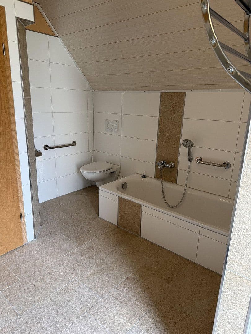 Predaj domu 150 m², pozemok 569 m², Banater Straße 46, Neutraubling, Bavorsko Predaj domu 150 m², pozemok 569 m², Banater Straße 46, Neutraubling, Bavorsko