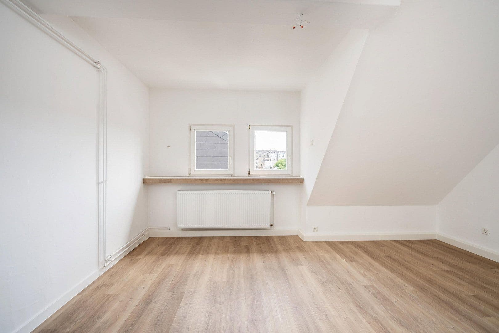 Prenájom bytu 3-izbový 100 m², Adalbertsteinweg 18-20, Aachen, Severné Porýnie - Westfálsko Prenájom bytu 3-izbový 100 m², Adalbertsteinweg 18-20, Aachen, Severné Porýnie - Westfálsko