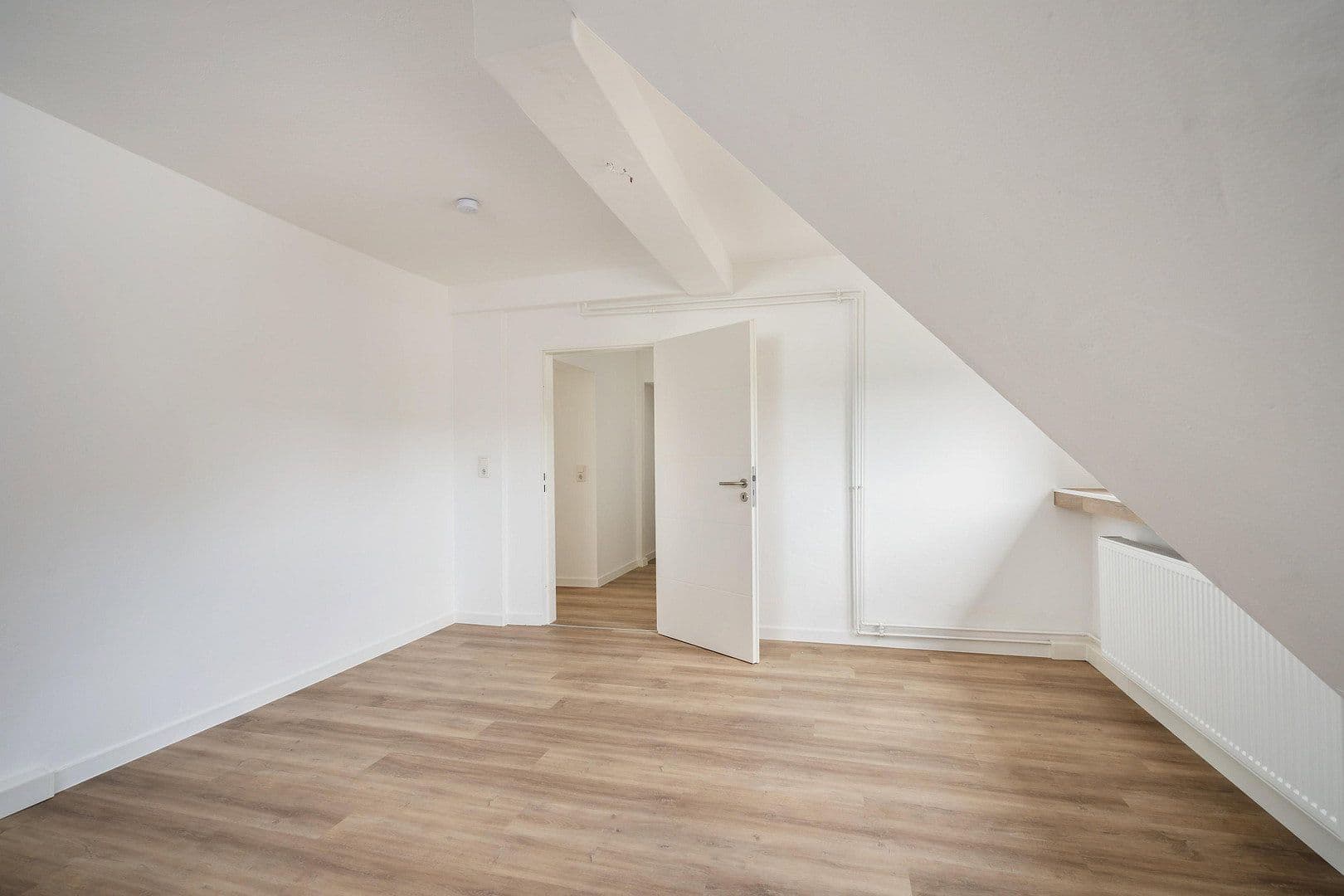 Prenájom bytu 3-izbový 100 m², Adalbertsteinweg 18-20, Aachen, Severné Porýnie - Westfálsko Prenájom bytu 3-izbový 100 m², Adalbertsteinweg 18-20, Aachen, Severné Porýnie - Westfálsko