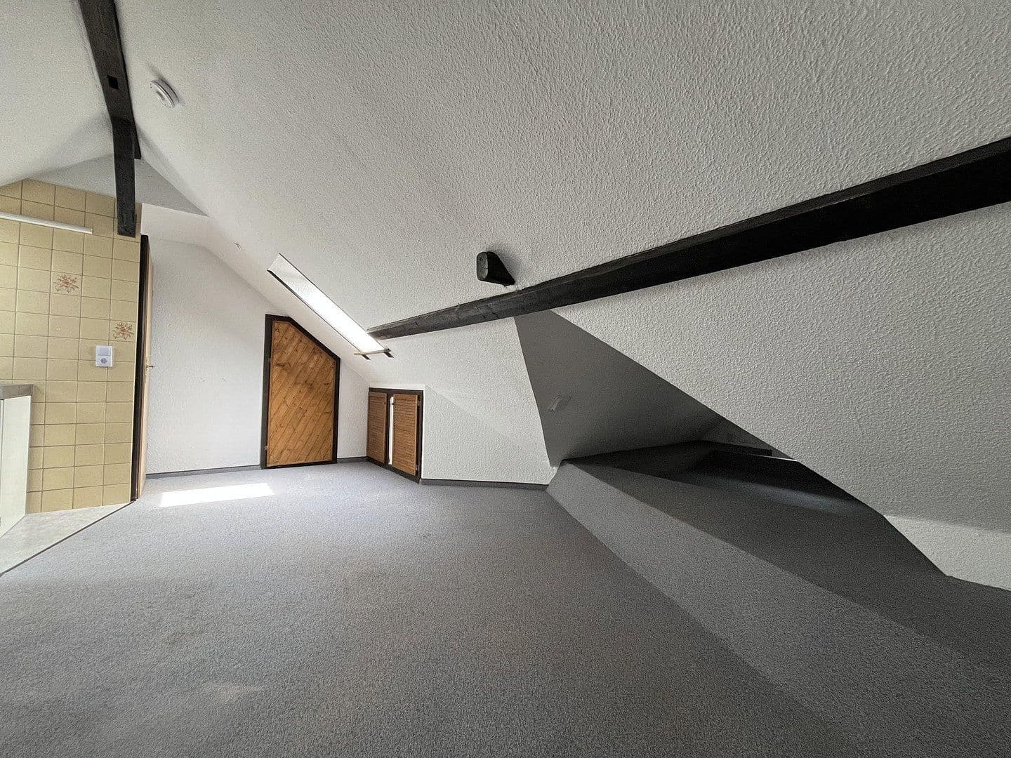 Prenájom bytu 4-izbový 100 m², Schneeberger Straße 2, Chemnitz, Sasko Prenájom bytu 4-izbový 100 m², Schneeberger Straße 2, Chemnitz, Sasko