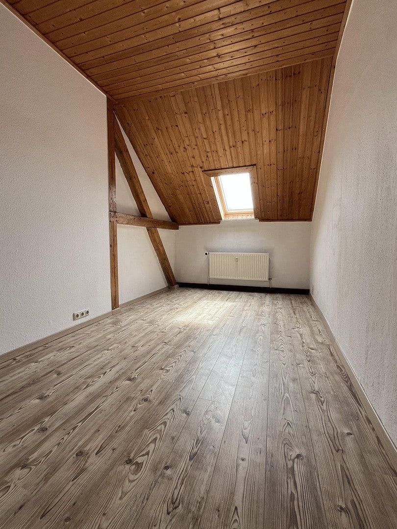 Prenájom bytu 4-izbový 100 m², Schneeberger Straße 2, Chemnitz, Sasko Prenájom bytu 4-izbový 100 m², Schneeberger Straße 2, Chemnitz, Sasko