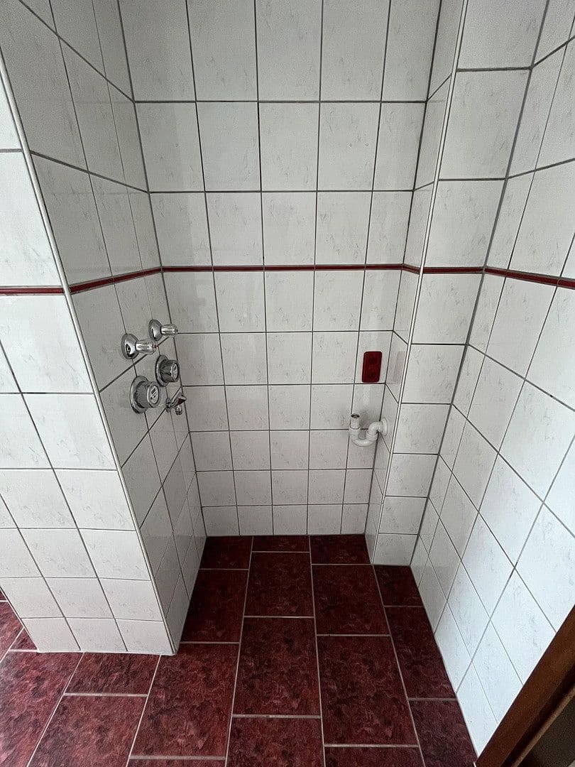 Prenájom bytu 4-izbový 100 m², Schneeberger Straße 2, Chemnitz, Sasko Prenájom bytu 4-izbový 100 m², Schneeberger Straße 2, Chemnitz, Sasko