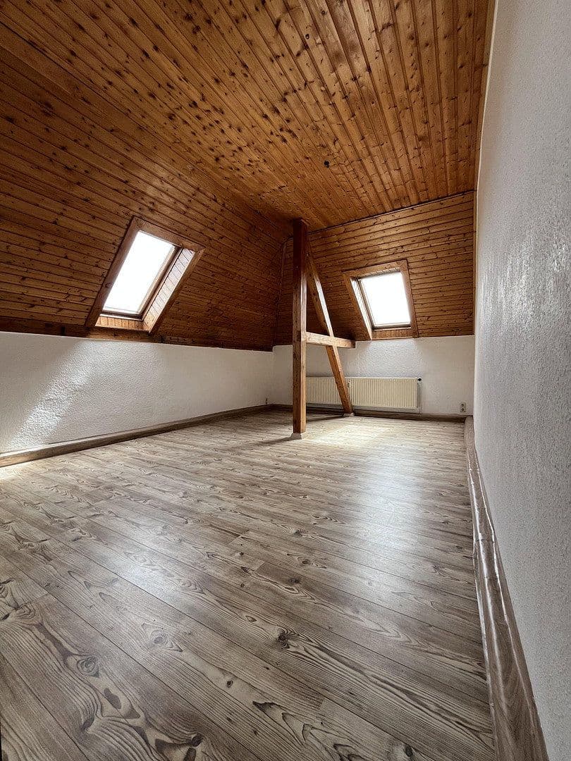 Prenájom bytu 4-izbový 100 m², Schneeberger Straße 2, Chemnitz, Sasko Prenájom bytu 4-izbový 100 m², Schneeberger Straße 2, Chemnitz, Sasko