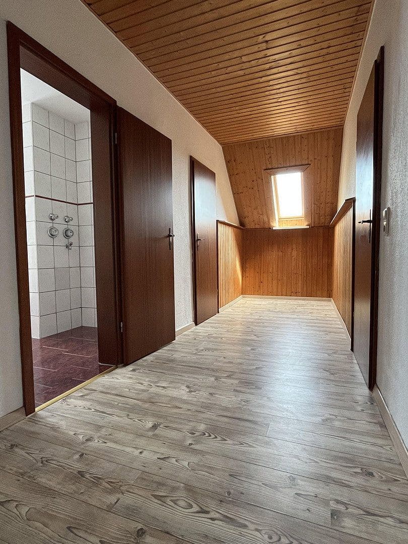 Prenájom bytu 4-izbový 100 m², Schneeberger Straße 2, Chemnitz, Sasko Prenájom bytu 4-izbový 100 m², Schneeberger Straße 2, Chemnitz, Sasko
