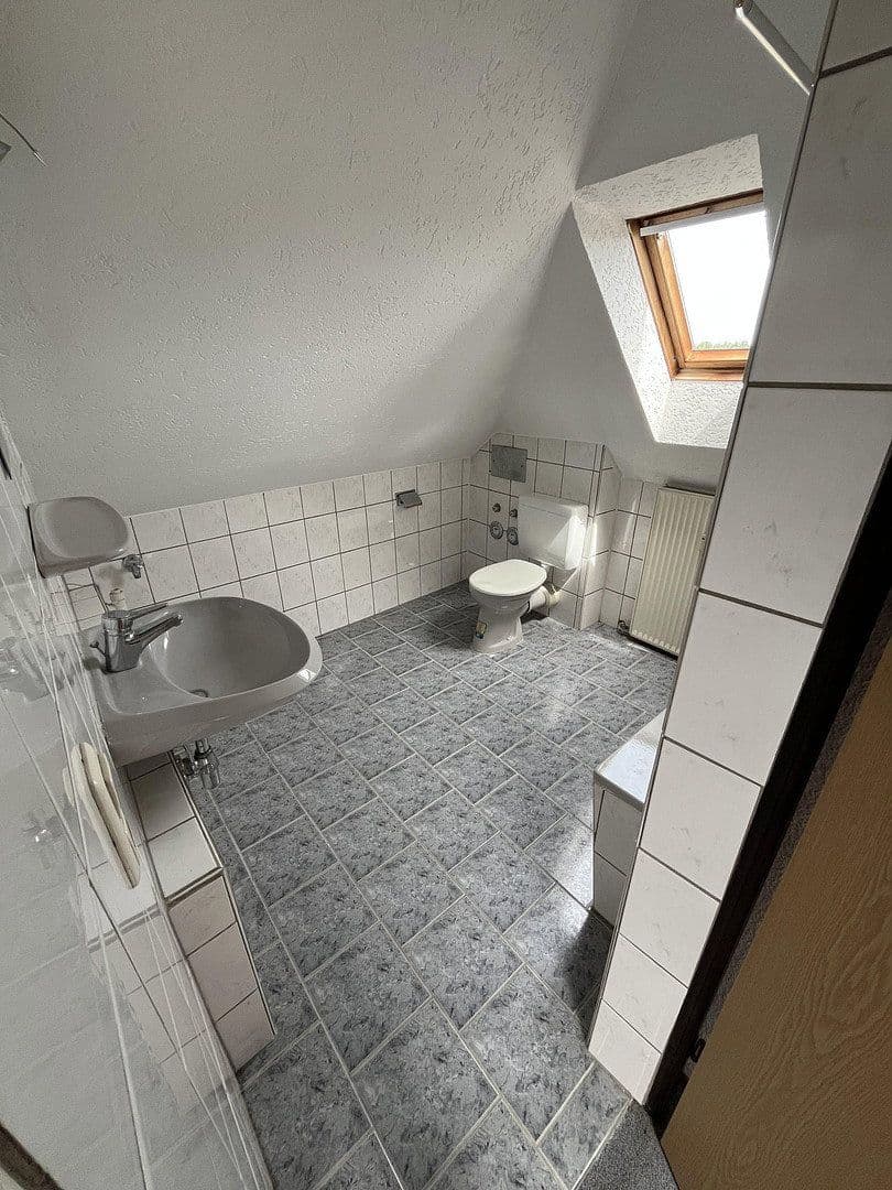 Prenájom bytu 4-izbový 100 m², Schneeberger Straße 2, Chemnitz, Sasko Prenájom bytu 4-izbový 100 m², Schneeberger Straße 2, Chemnitz, Sasko
