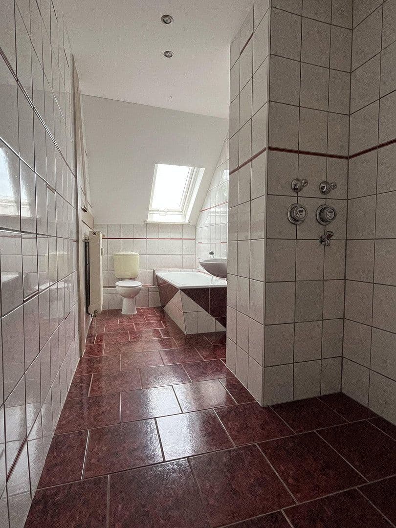Prenájom bytu 4-izbový 100 m², Schneeberger Straße 2, Chemnitz, Sasko Prenájom bytu 4-izbový 100 m², Schneeberger Straße 2, Chemnitz, Sasko
