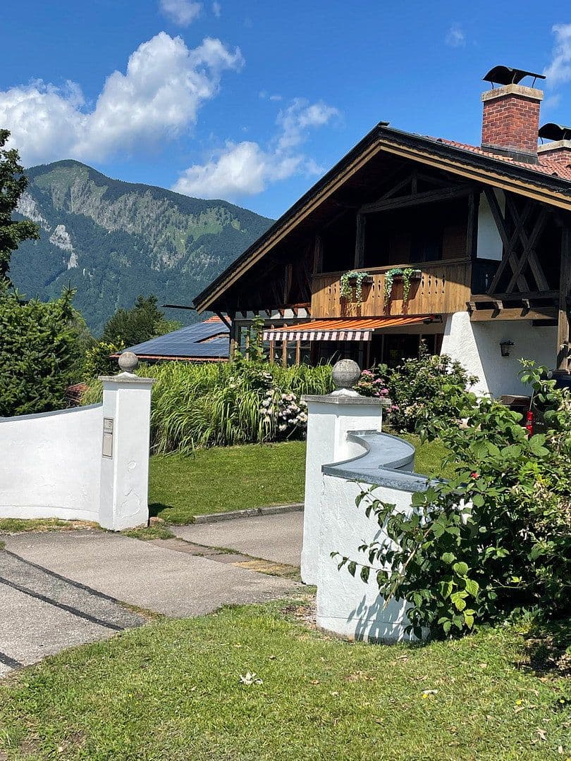 Predaj domu 220 m², pozemok 996 m², Unterwössen, Bavorsko Predaj domu 220 m², pozemok 996 m², Unterwössen, Bavorsko