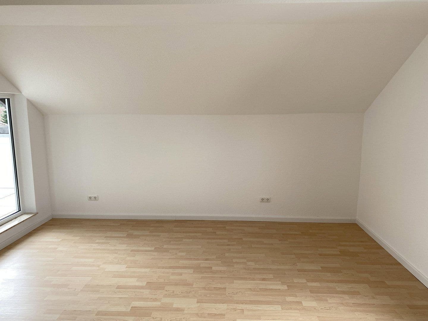 Prenájom bytu 4-izbový 149 m², Rödermark, Hesensko Prenájom bytu 4-izbový 149 m², Rödermark, Hesensko