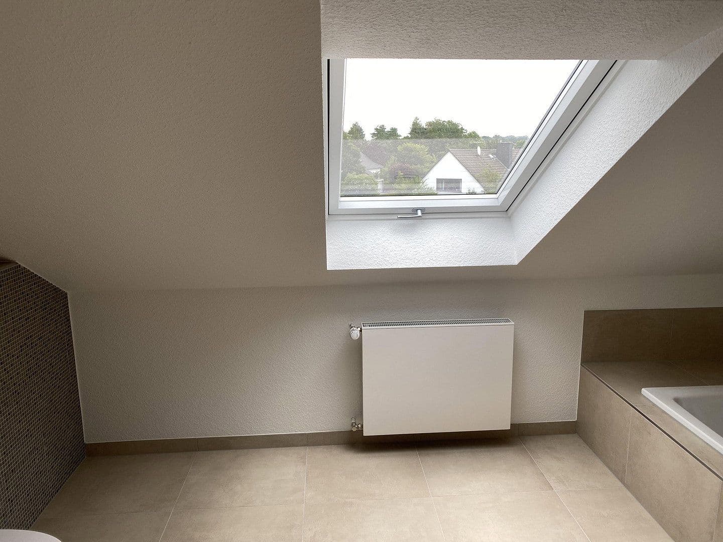 Prenájom bytu 4-izbový 149 m², Rödermark, Hesensko Prenájom bytu 4-izbový 149 m², Rödermark, Hesensko