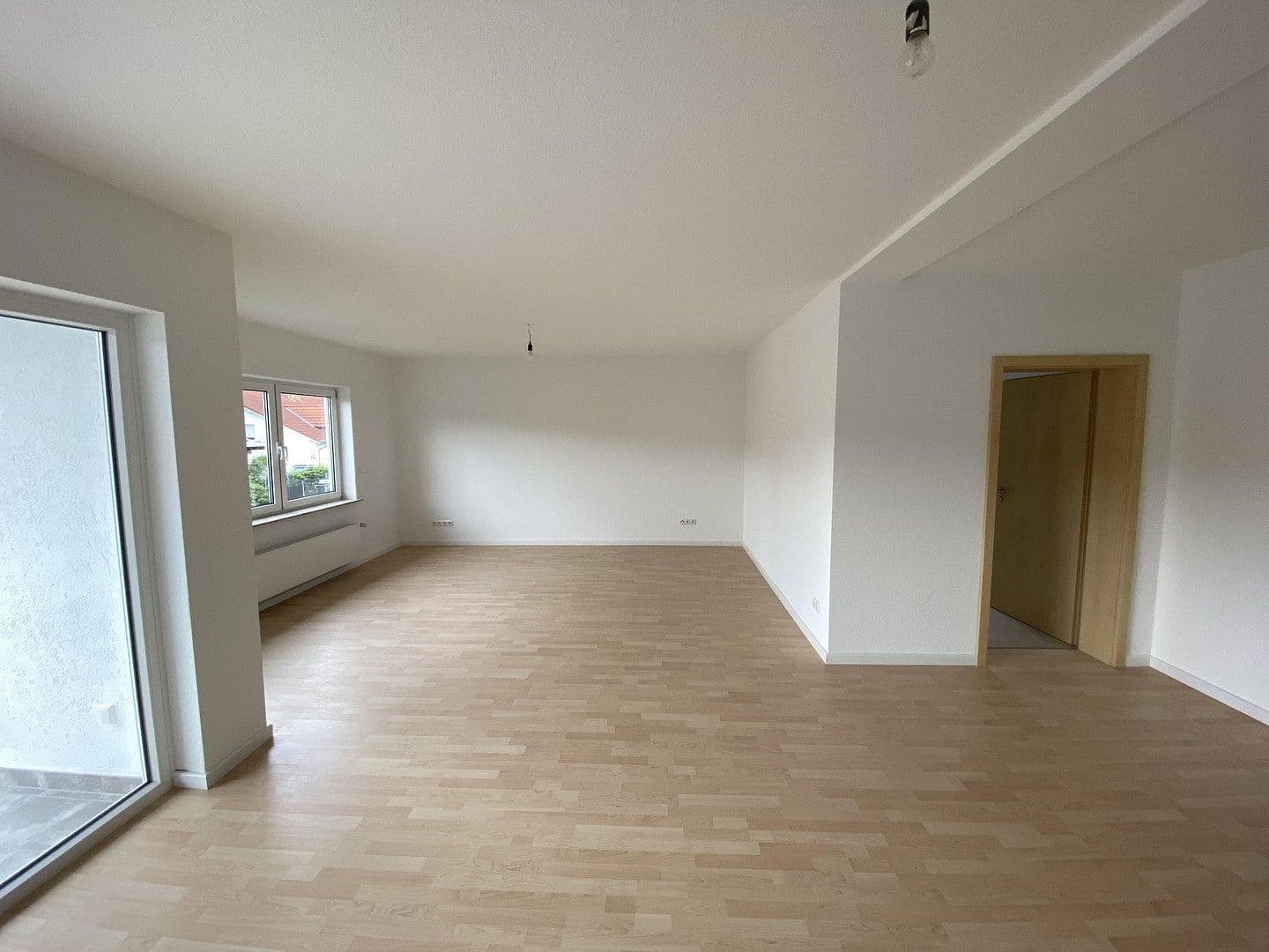 Prenájom bytu 4-izbový 149 m², Rödermark, Hesensko Prenájom bytu 4-izbový 149 m², Rödermark, Hesensko