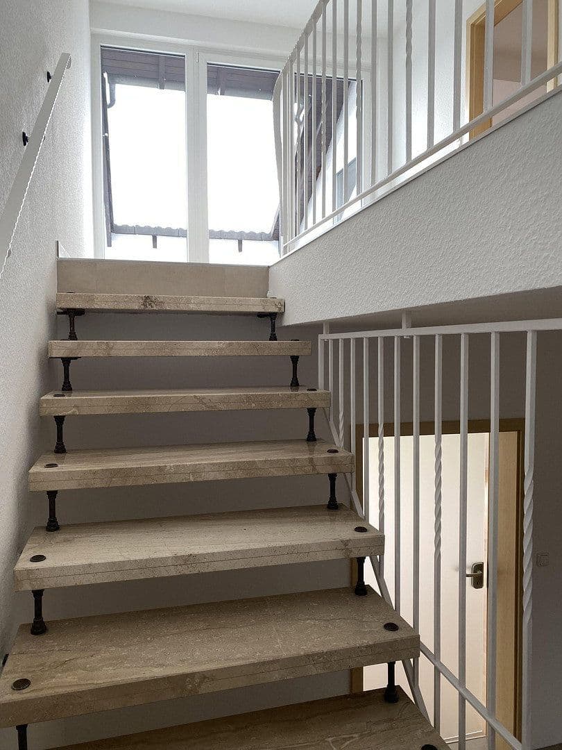 Prenájom bytu 4-izbový 149 m², Rödermark, Hesensko Prenájom bytu 4-izbový 149 m², Rödermark, Hesensko