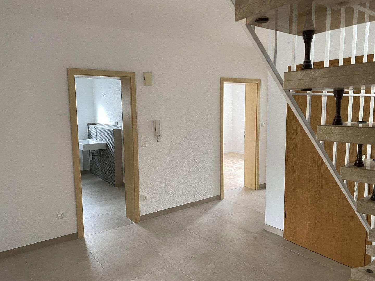 Prenájom bytu 4-izbový 149 m², Rödermark, Hesensko Prenájom bytu 4-izbový 149 m², Rödermark, Hesensko