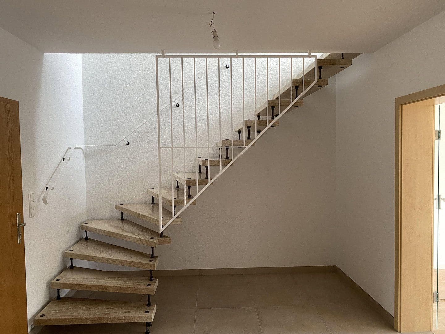 Prenájom bytu 4-izbový 149 m², Rödermark, Hesensko Prenájom bytu 4-izbový 149 m², Rödermark, Hesensko