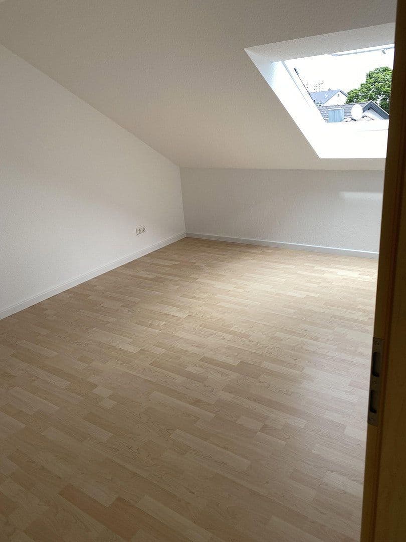 Prenájom bytu 4-izbový 149 m², Rödermark, Hesensko Prenájom bytu 4-izbový 149 m², Rödermark, Hesensko