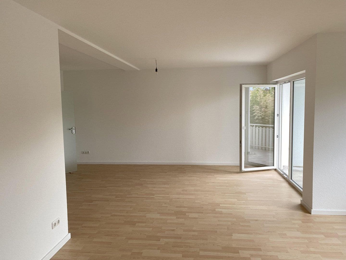 Prenájom bytu 4-izbový 149 m², Rödermark, Hesensko Prenájom bytu 4-izbový 149 m², Rödermark, Hesensko