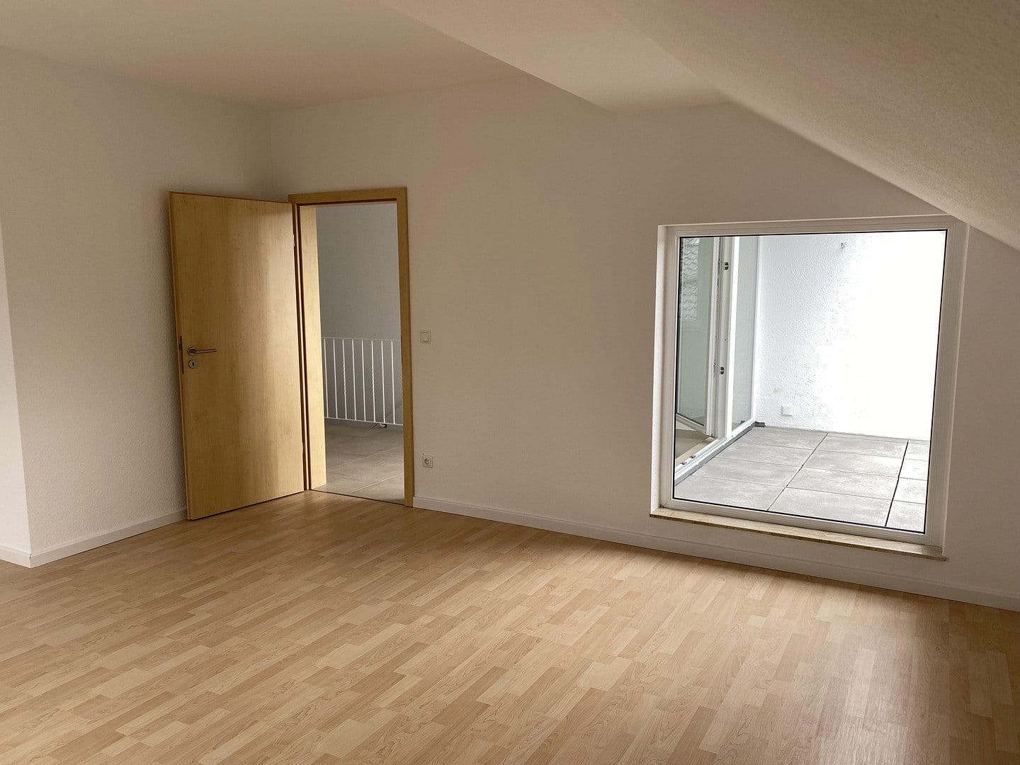 Prenájom bytu 4-izbový 149 m², Rödermark, Hesensko Prenájom bytu 4-izbový 149 m², Rödermark, Hesensko