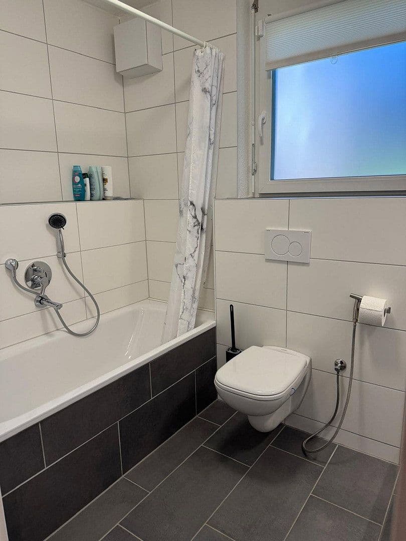 Prenájom bytu 5-izbový 111 m², Heimsheim, Bádensko-Wurttembersko Prenájom bytu 5-izbový 111 m², Heimsheim, Bádensko-Wurttembersko