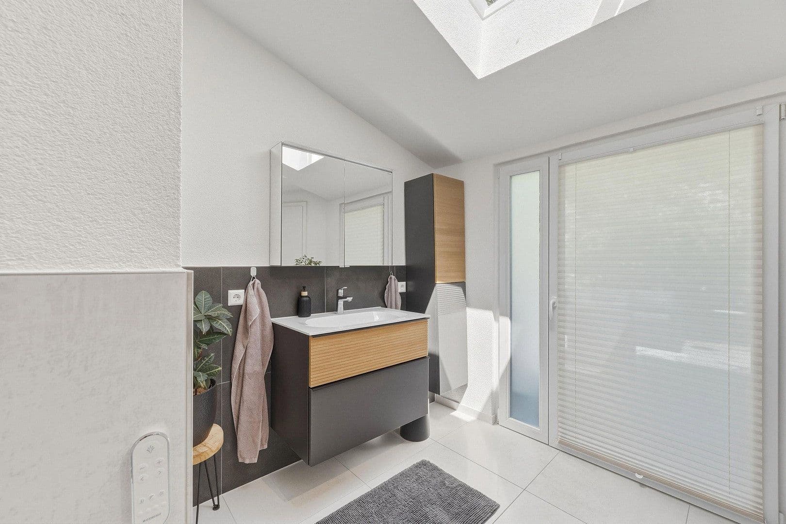 Prenájom domu 206 m², pozemok 128 m², Stuttgart, Bádensko-Wurttembersko Prenájom domu 206 m², pozemok 128 m², Stuttgart, Bádensko-Wurttembersko