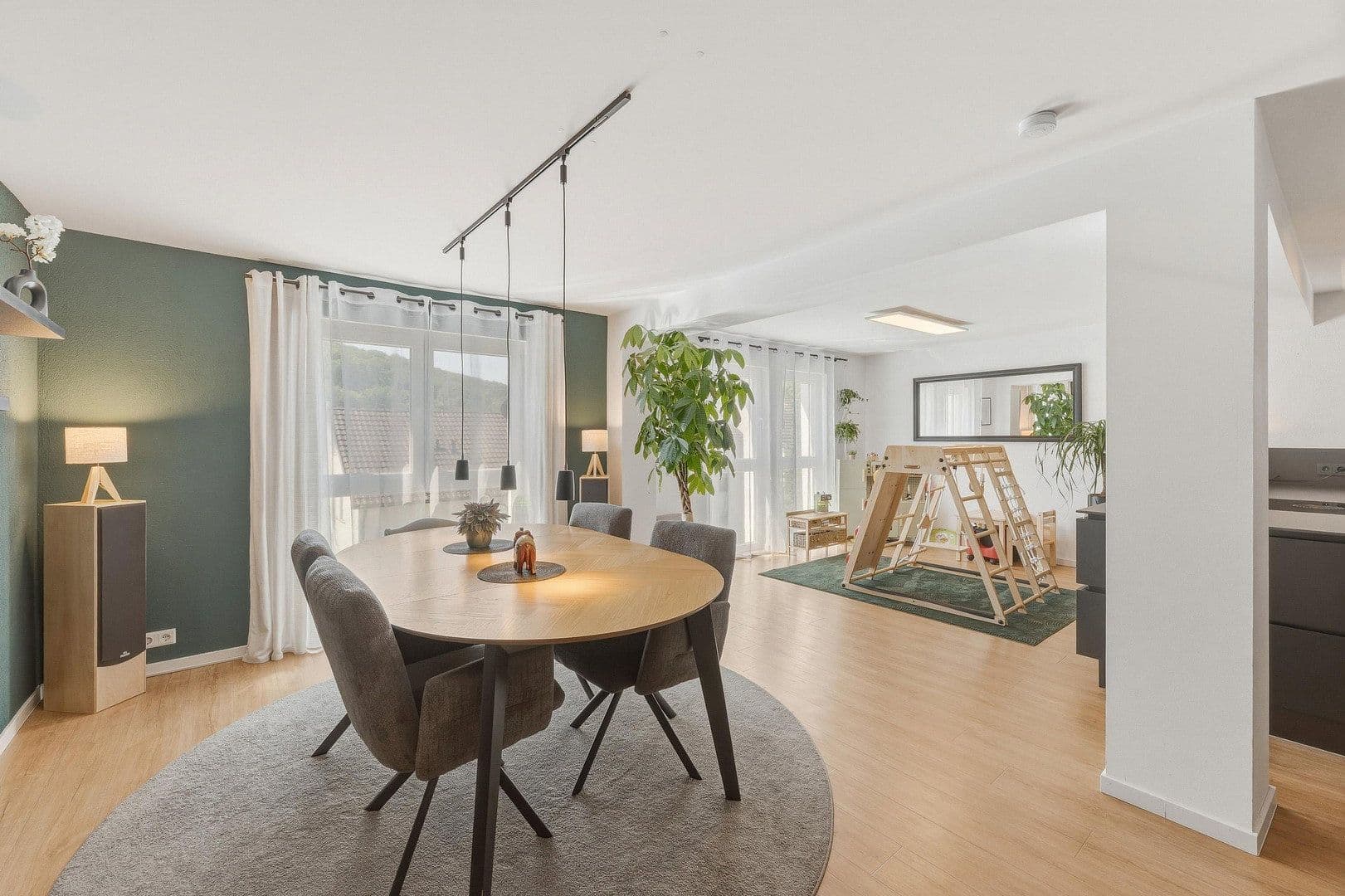 Prenájom domu 206 m², pozemok 128 m², Stuttgart, Bádensko-Wurttembersko Prenájom domu 206 m², pozemok 128 m², Stuttgart, Bádensko-Wurttembersko