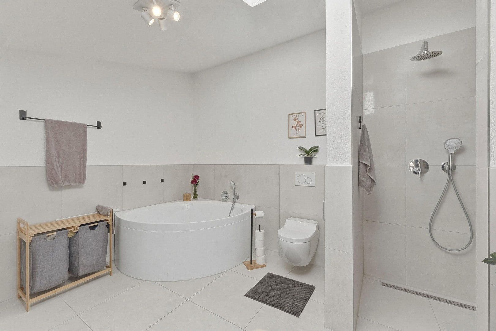 Prenájom domu 206 m², pozemok 128 m², Stuttgart, Bádensko-Wurttembersko Prenájom domu 206 m², pozemok 128 m², Stuttgart, Bádensko-Wurttembersko