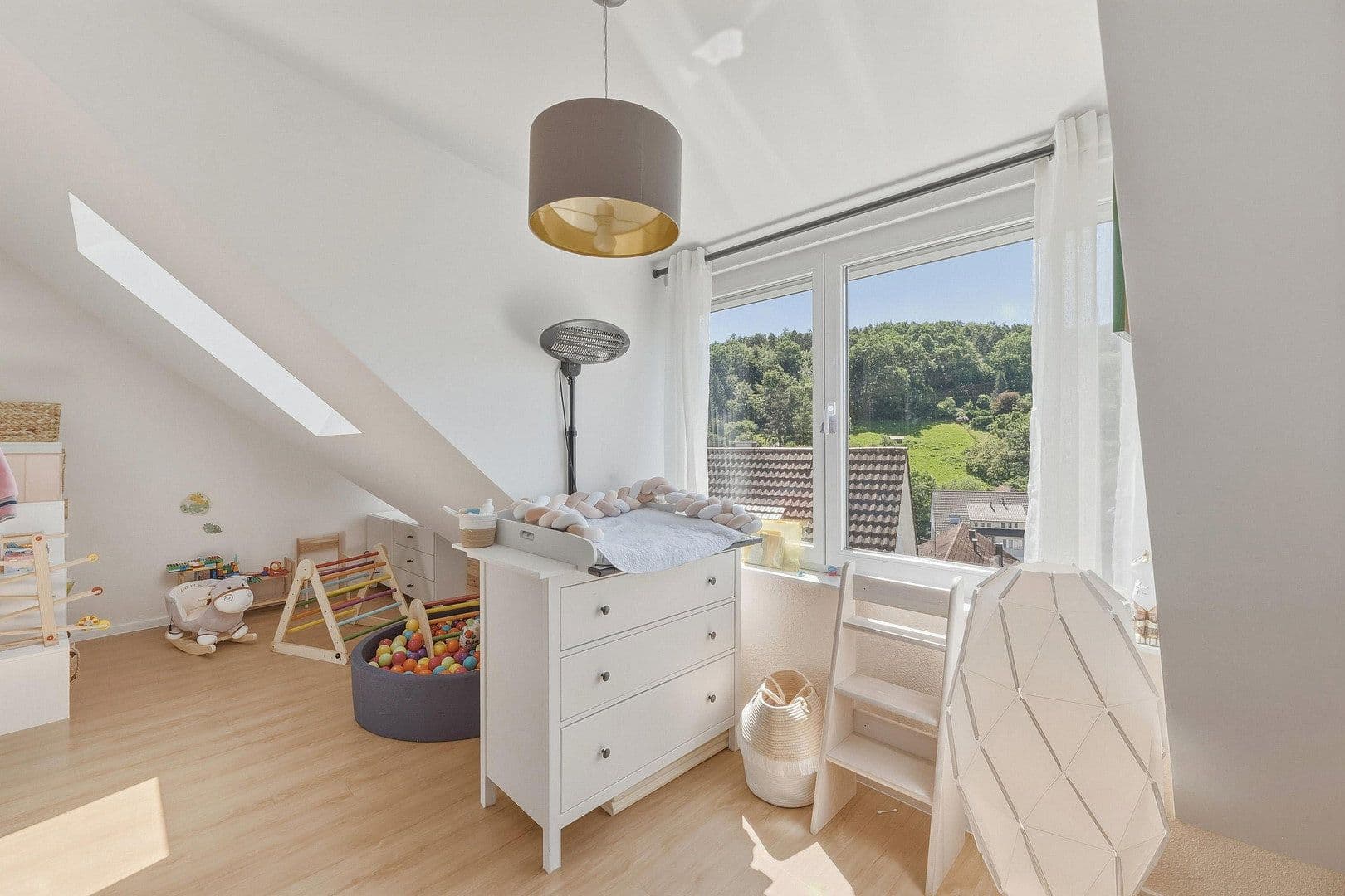Prenájom domu 206 m², pozemok 128 m², Stuttgart, Bádensko-Wurttembersko Prenájom domu 206 m², pozemok 128 m², Stuttgart, Bádensko-Wurttembersko