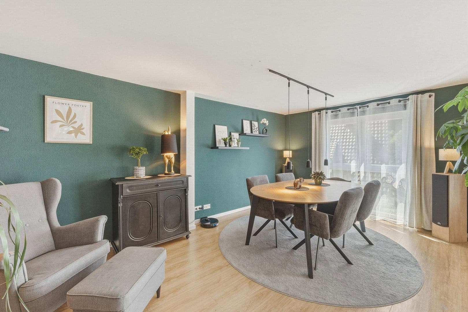 Prenájom domu 206 m², pozemok 128 m², Stuttgart, Bádensko-Wurttembersko Prenájom domu 206 m², pozemok 128 m², Stuttgart, Bádensko-Wurttembersko