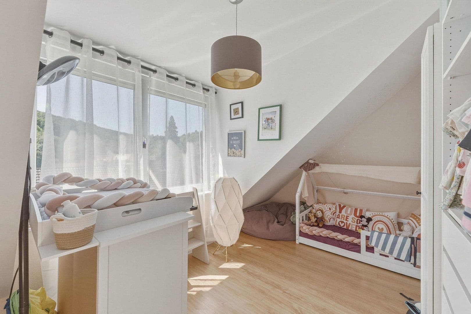 Prenájom domu 206 m², pozemok 128 m², Stuttgart, Bádensko-Wurttembersko Prenájom domu 206 m², pozemok 128 m², Stuttgart, Bádensko-Wurttembersko