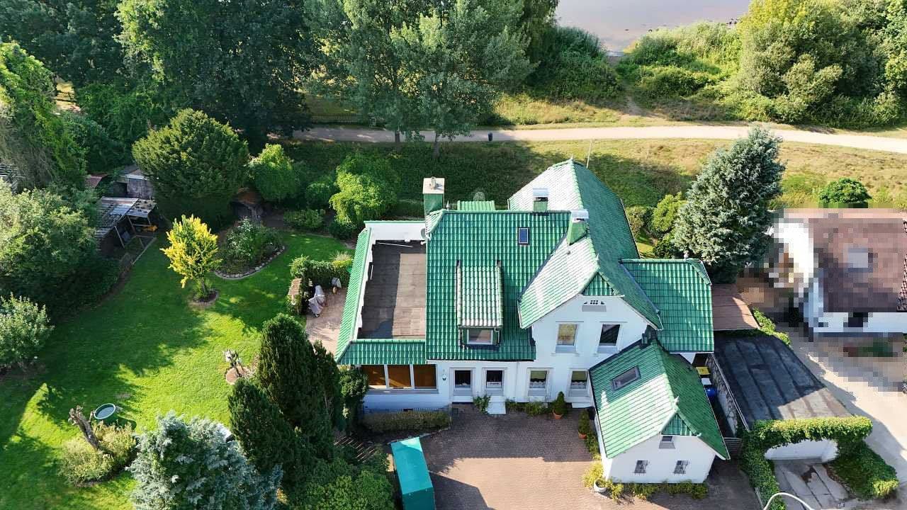 Predaj domu 260 m², pozemok 665 m², Strandallee 5a, Neumünster, Šlezvicko-Holštajnsko Predaj domu 260 m², pozemok 665 m², Strandallee 5a, Neumünster, Šlezvicko-Holštajnsko