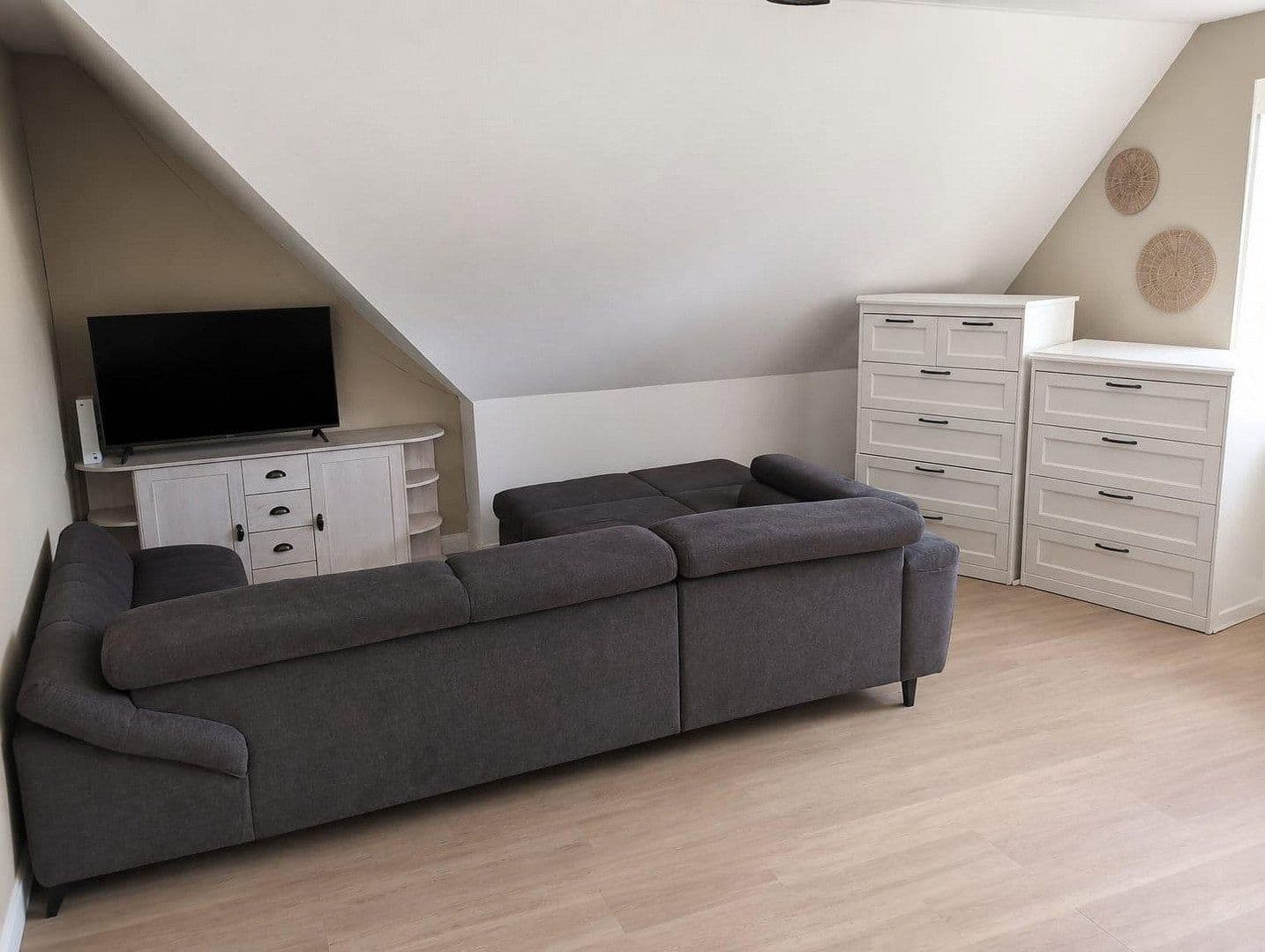 Prenájom bytu 3-izbový 116 m², Dorfstraße 23, Reppenstedt, Dolné Sasko Prenájom bytu 3-izbový 116 m², Dorfstraße 23, Reppenstedt, Dolné Sasko