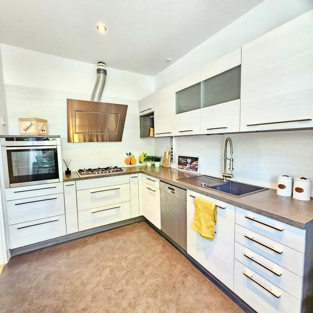 Predaj bytu 4-izbový 110 m², Frankfurt, Hesensko Predaj bytu 4-izbový 110 m², Frankfurt, Hesensko