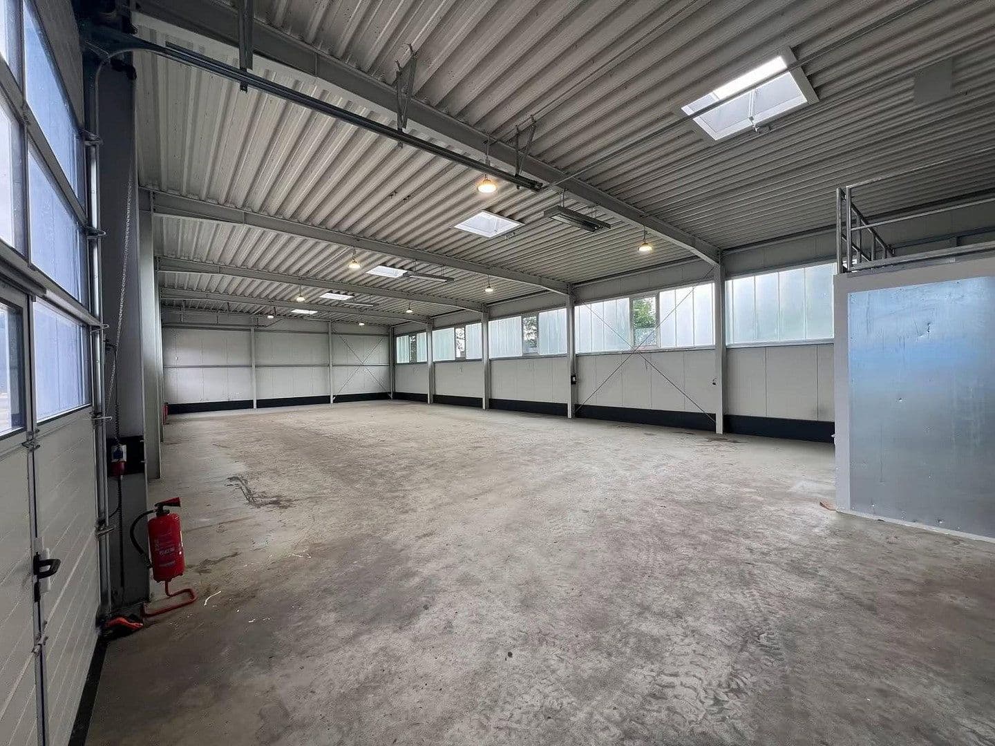 Prenájom nebytového priestoru 2.500 m², An der illau 19, Marschacht, Dolné Sasko Prenájom nebytového priestoru 2.500 m², An der illau 19, Marschacht, Dolné Sasko