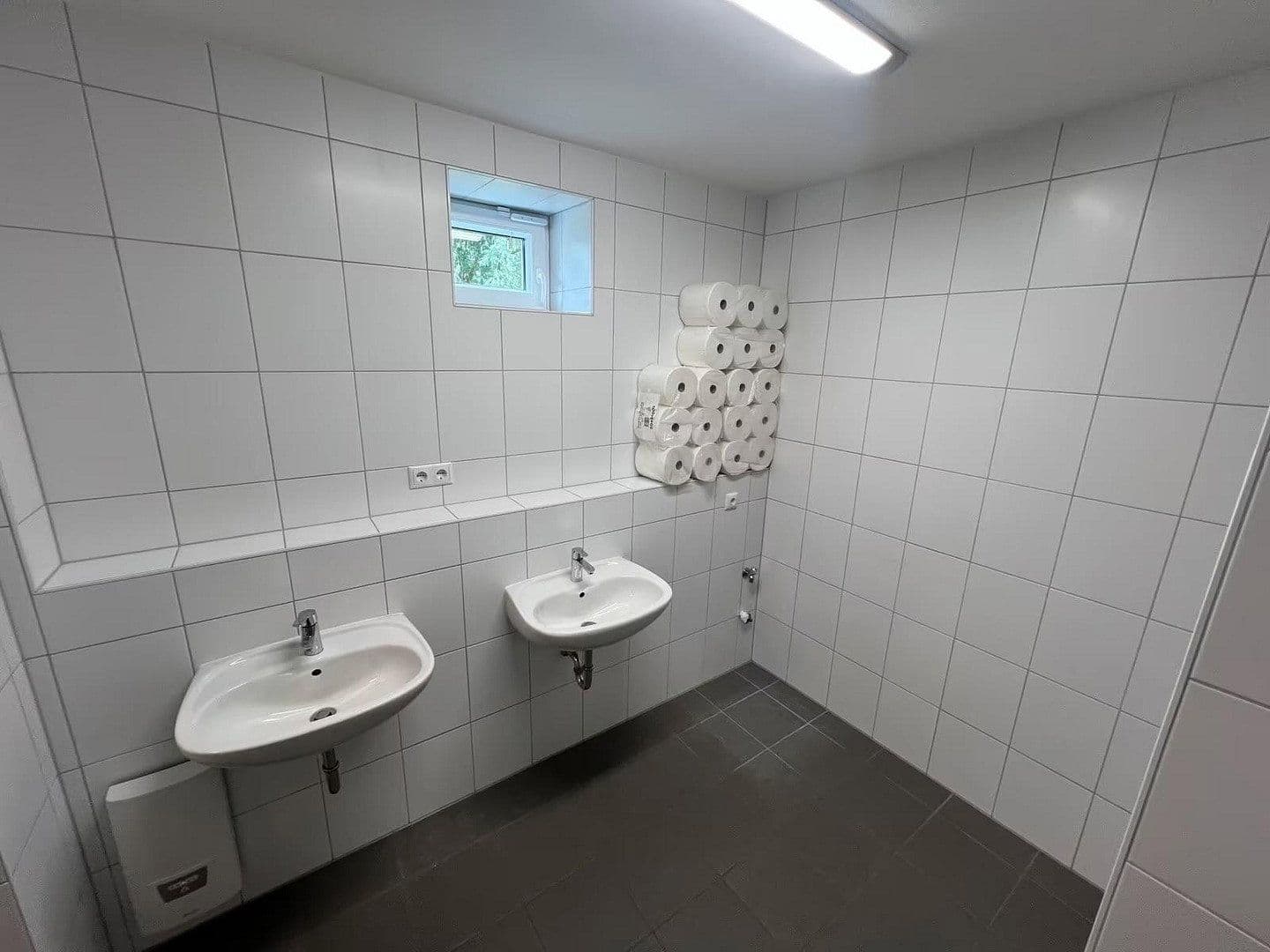 Prenájom nebytového priestoru 2.500 m², An der illau 19, Marschacht, Dolné Sasko Prenájom nebytového priestoru 2.500 m², An der illau 19, Marschacht, Dolné Sasko