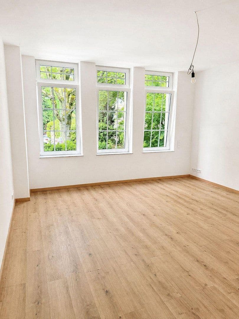 Prenájom bytu 4-izbový 135 m², Maria-Theresia-Allee 35, Aachen, Severné Porýnie - Westfálsko Prenájom bytu 4-izbový 135 m², Maria-Theresia-Allee 35, Aachen, Severné Porýnie - Westfálsko