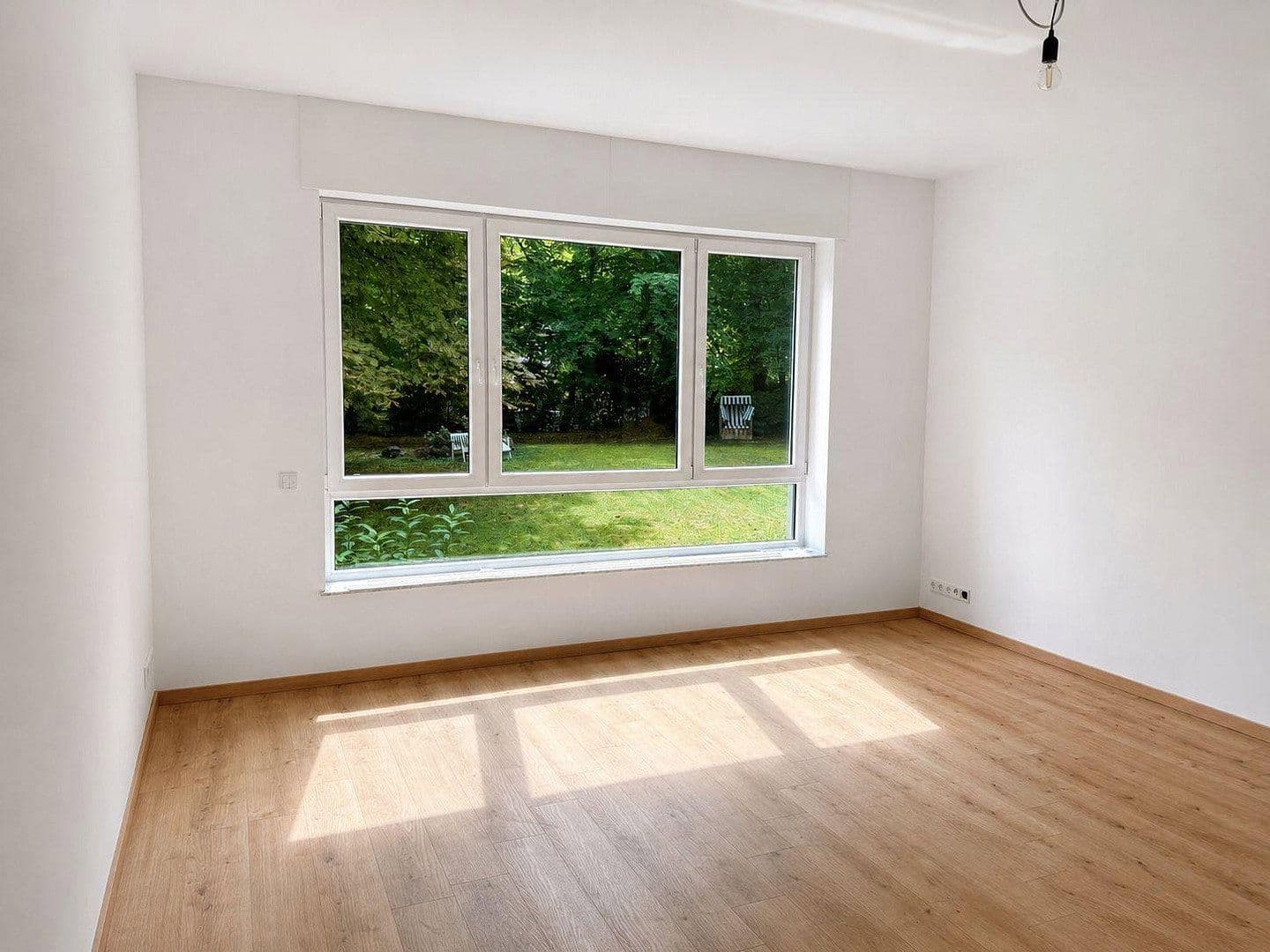 Prenájom bytu 4-izbový 135 m², Maria-Theresia-Allee 35, Aachen, Severné Porýnie - Westfálsko Prenájom bytu 4-izbový 135 m², Maria-Theresia-Allee 35, Aachen, Severné Porýnie - Westfálsko