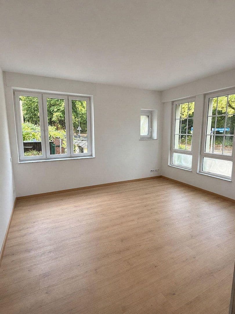Prenájom bytu 4-izbový 135 m², Maria-Theresia-Allee 35, Aachen, Severné Porýnie - Westfálsko Prenájom bytu 4-izbový 135 m², Maria-Theresia-Allee 35, Aachen, Severné Porýnie - Westfálsko
