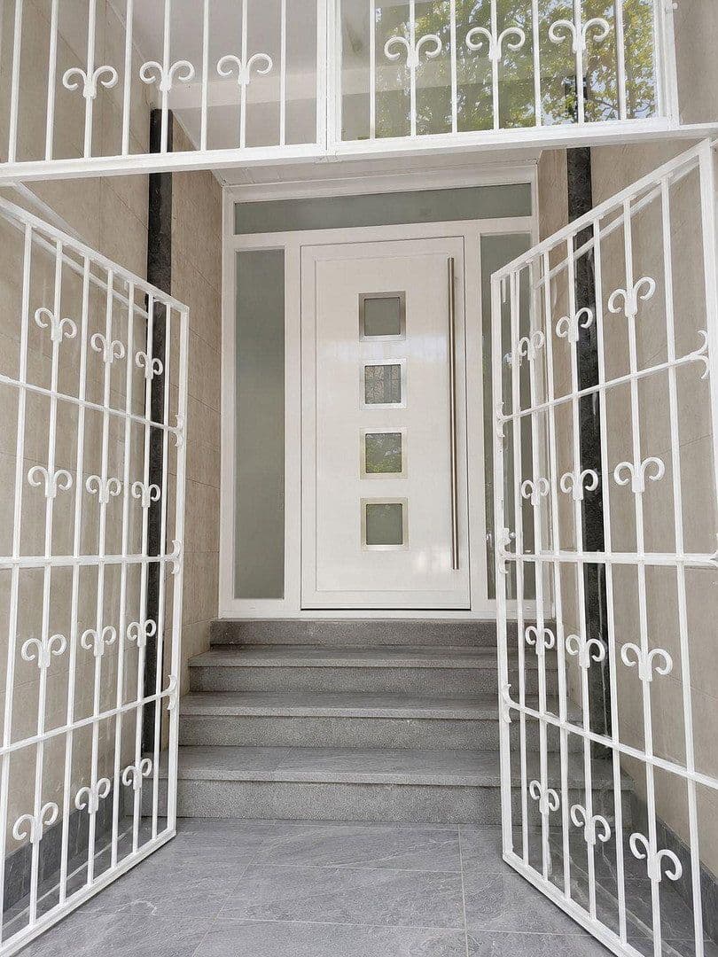 Prenájom bytu 4-izbový 135 m², Maria-Theresia-Allee 35, Aachen, Severné Porýnie - Westfálsko Prenájom bytu 4-izbový 135 m², Maria-Theresia-Allee 35, Aachen, Severné Porýnie - Westfálsko