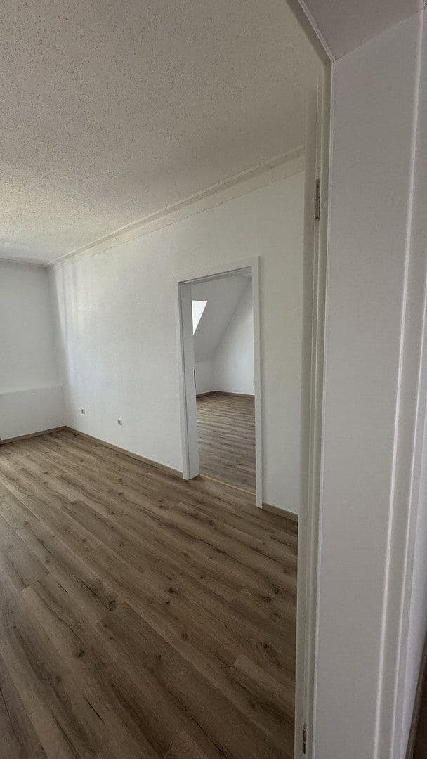 Prenájom bytu 4-izbový 100 m², Bochum, Severné Porýnie - Westfálsko Prenájom bytu 4-izbový 100 m², Bochum, Severné Porýnie - Westfálsko