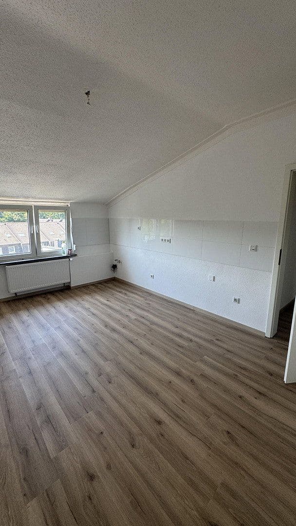 Prenájom bytu 4-izbový 100 m², Bochum, Severné Porýnie - Westfálsko Prenájom bytu 4-izbový 100 m², Bochum, Severné Porýnie - Westfálsko