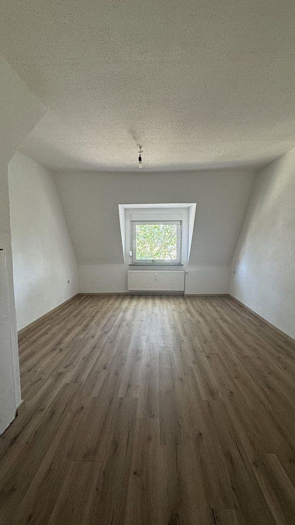 Prenájom bytu 4-izbový 100 m², Bochum, Severné Porýnie - Westfálsko Prenájom bytu 4-izbový 100 m², Bochum, Severné Porýnie - Westfálsko