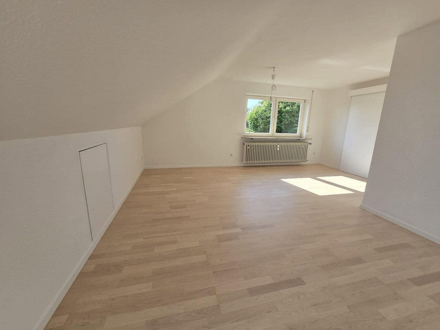 Prenájom bytu 3-izbový 95 m², Schwäbisch Gmünd, Bádensko-Wurttembersko Prenájom bytu 3-izbový 95 m², Schwäbisch Gmünd, Bádensko-Wurttembersko