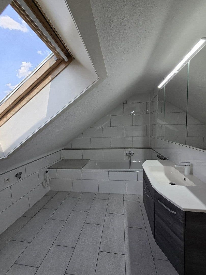 Prenájom bytu 3-izbový 95 m², Schwäbisch Gmünd, Bádensko-Wurttembersko Prenájom bytu 3-izbový 95 m², Schwäbisch Gmünd, Bádensko-Wurttembersko