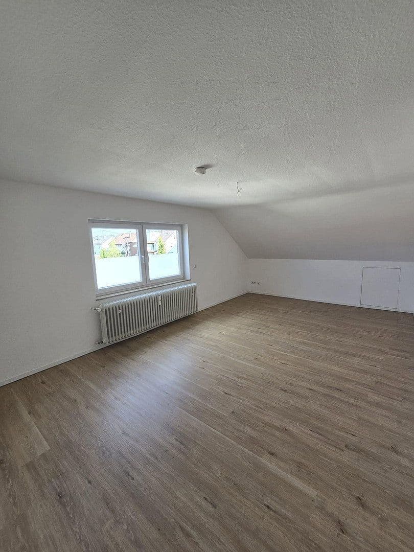 Prenájom bytu 3-izbový 95 m², Schwäbisch Gmünd, Bádensko-Wurttembersko Prenájom bytu 3-izbový 95 m², Schwäbisch Gmünd, Bádensko-Wurttembersko