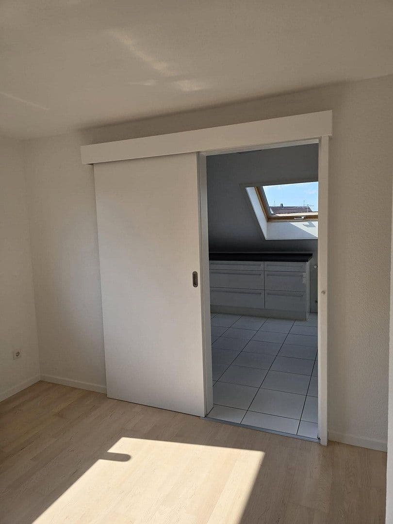 Prenájom bytu 3-izbový 95 m², Schwäbisch Gmünd, Bádensko-Wurttembersko Prenájom bytu 3-izbový 95 m², Schwäbisch Gmünd, Bádensko-Wurttembersko