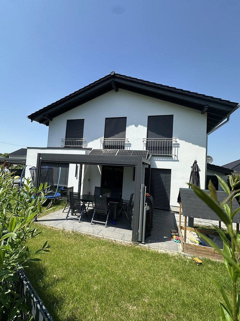 Prenájom domu 200 m², pozemok 500 m², Im Königsfeld 29, Sankt Katharinen, Porýnie-Falcko Prenájom domu 200 m², pozemok 500 m², Im Königsfeld 29, Sankt Katharinen, Porýnie-Falcko