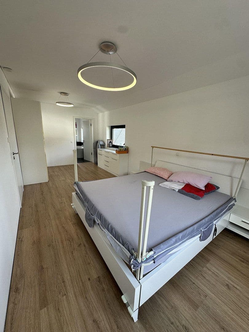 Prenájom domu 200 m², pozemok 500 m², Im Königsfeld 29, Sankt Katharinen, Porýnie-Falcko Prenájom domu 200 m², pozemok 500 m², Im Königsfeld 29, Sankt Katharinen, Porýnie-Falcko