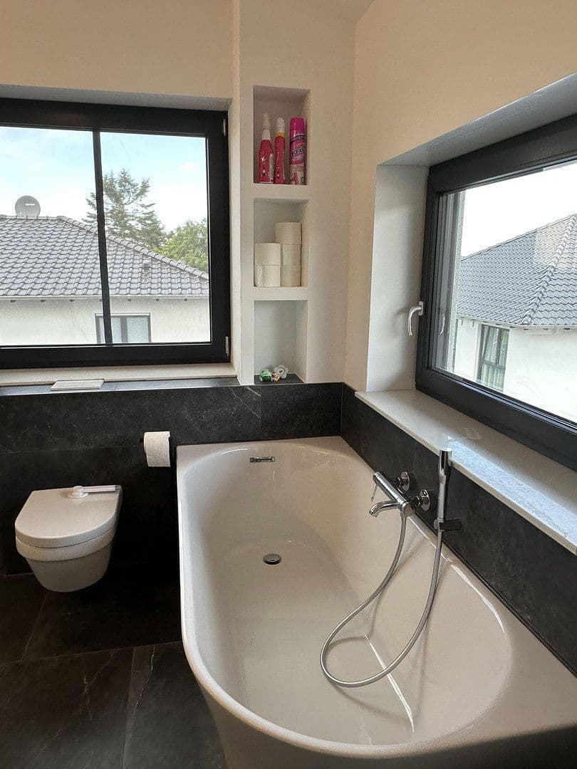 Prenájom domu 200 m², pozemok 500 m², Im Königsfeld 29, Sankt Katharinen, Porýnie-Falcko Prenájom domu 200 m², pozemok 500 m², Im Königsfeld 29, Sankt Katharinen, Porýnie-Falcko
