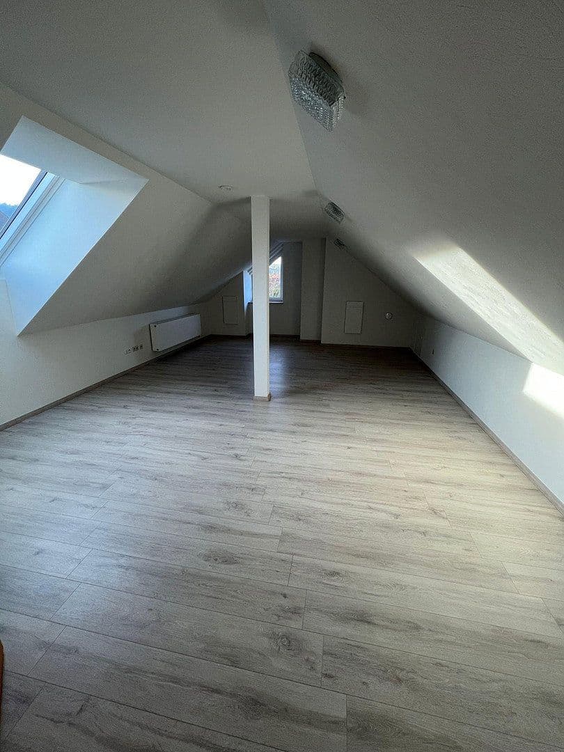 Prenájom bytu 4-izbový 115 m², Carl-Weil-Straße 18, Bopfingen, Bádensko-Wurttembersko Prenájom bytu 4-izbový 115 m², Carl-Weil-Straße 18, Bopfingen, Bádensko-Wurttembersko